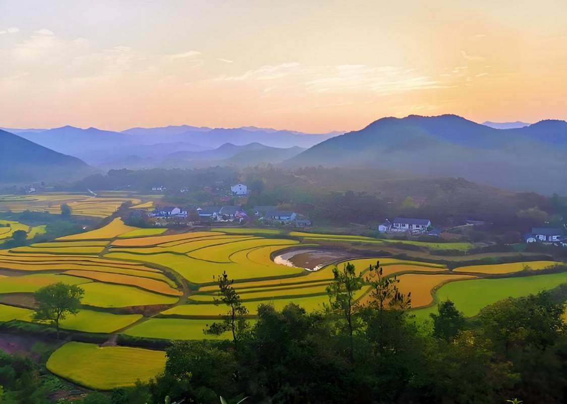 电競(jìng)比赛奖金丰厚，选手(shǒu)们激烈角(jiǎo)逐(zhú)